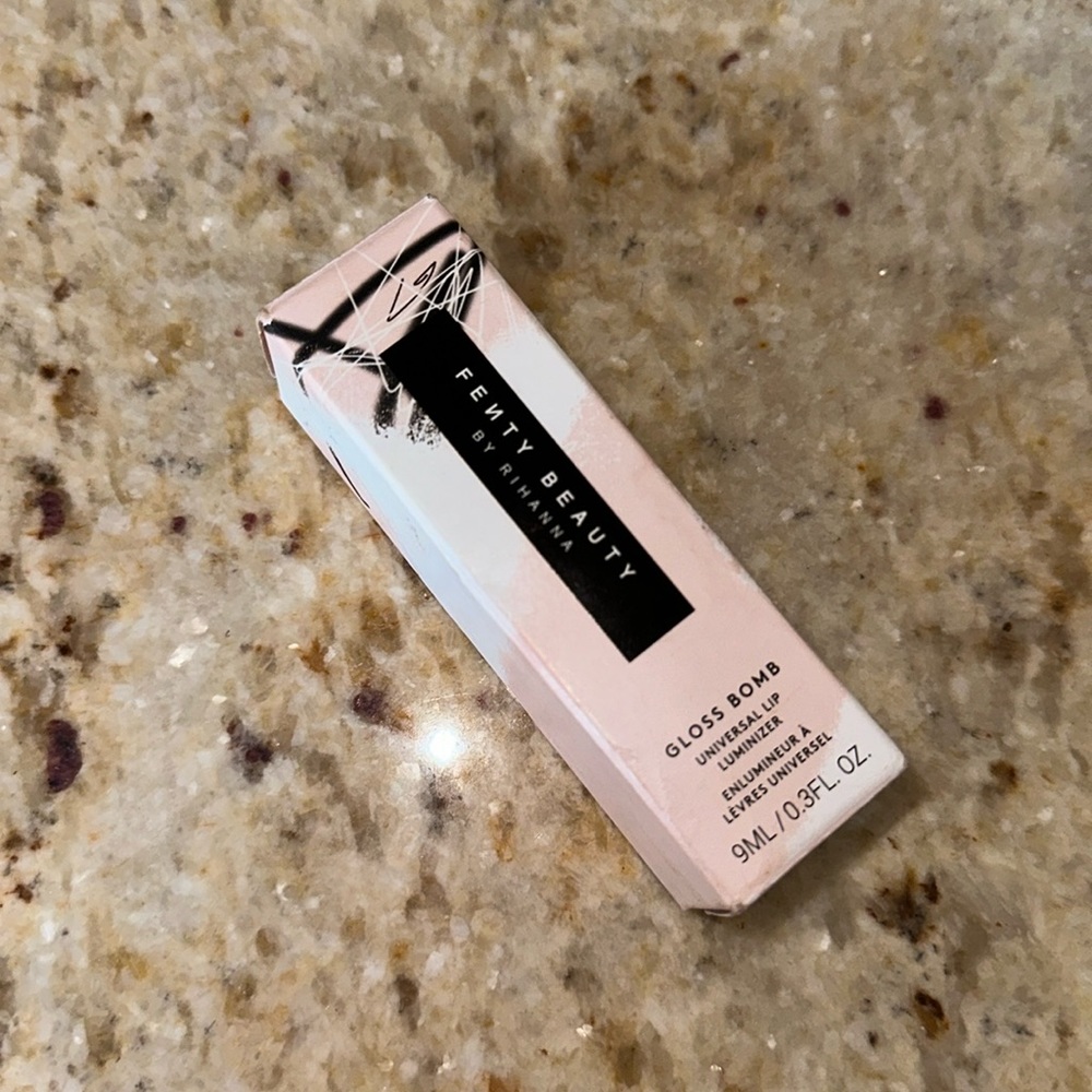 Fenty Beauty Gloss bomb in the shade Gass Slipper